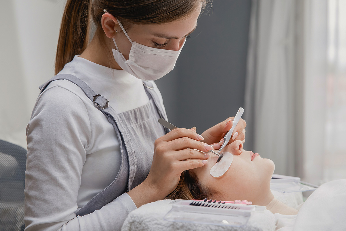 Diploma in Professional Eyelash Extension (Mandarin)